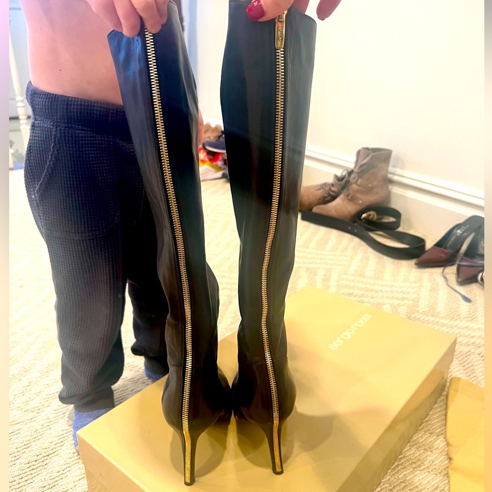 Sergio Rossi Black Leather High Boot Zipper Backs Purple Inside 40 1/2